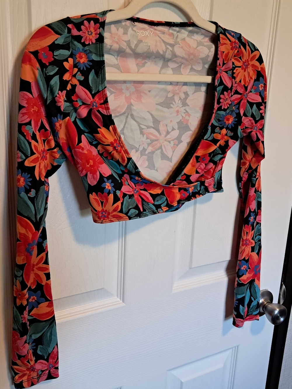 Roxy Cropped Backless Rashguard - Picture 2 of 3
